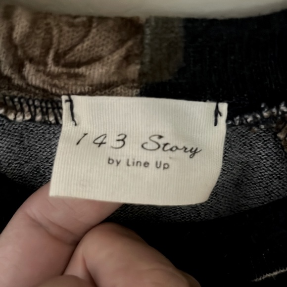 143 Story by Line Up Open Shoulder Top Size Small - Picture 5 of 6